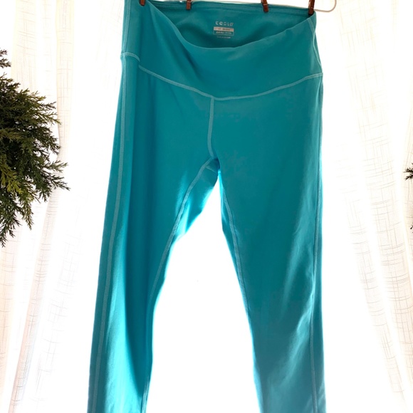 TSLA capri leggings - Picture 8 of 12